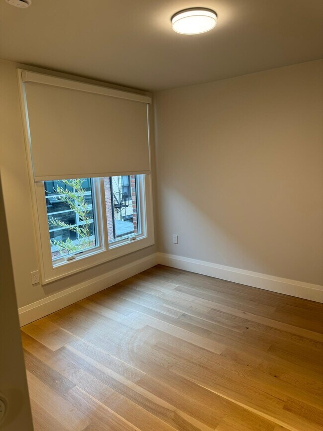 Building Photo - 625 Court St