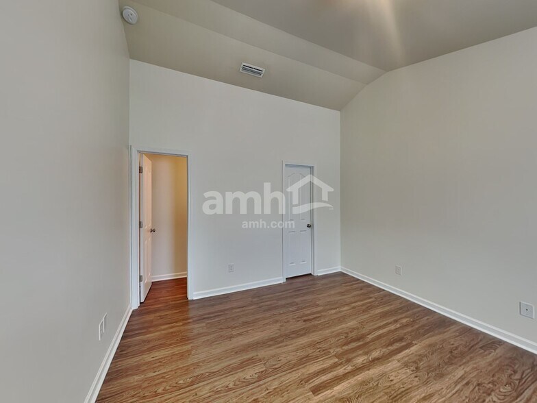 Building Photo - 6215 Thompson Brook Ln