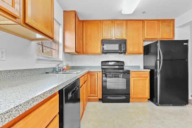 Building Photo - 445 Kenneth Square