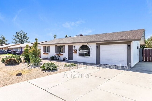 Building Photo - 333 E Cullumber Ave