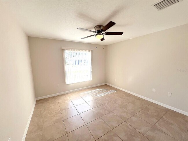 Building Photo - 9 Raemond Ln