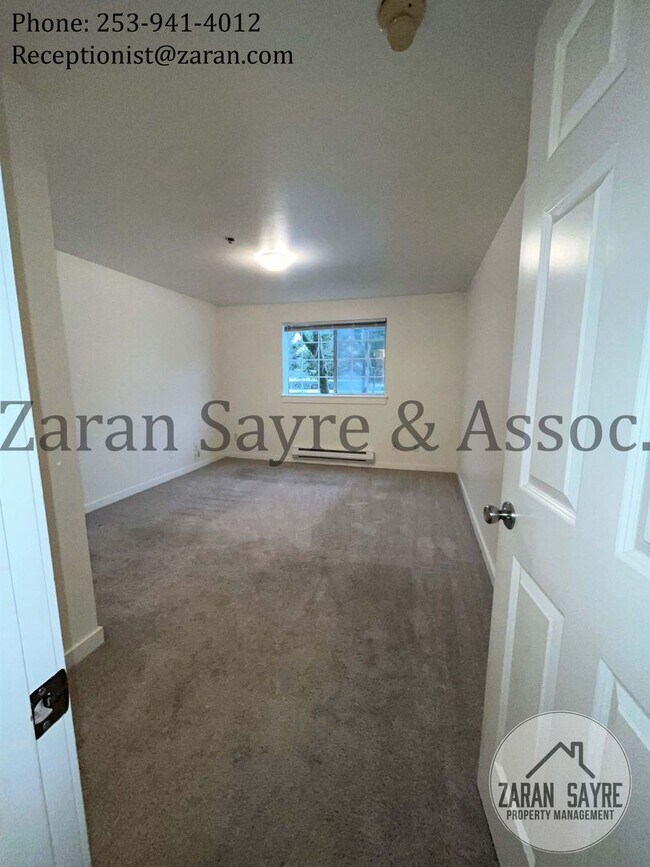 Building Photo - 039 - 2 bed, 2 bath condo minutes from Red...