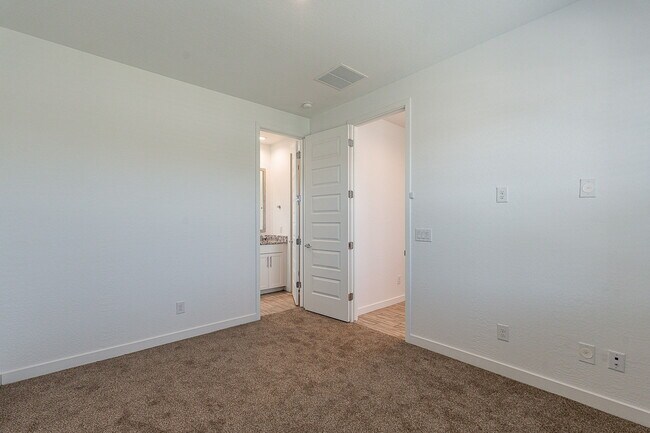 Building Photo - 4641 S Element