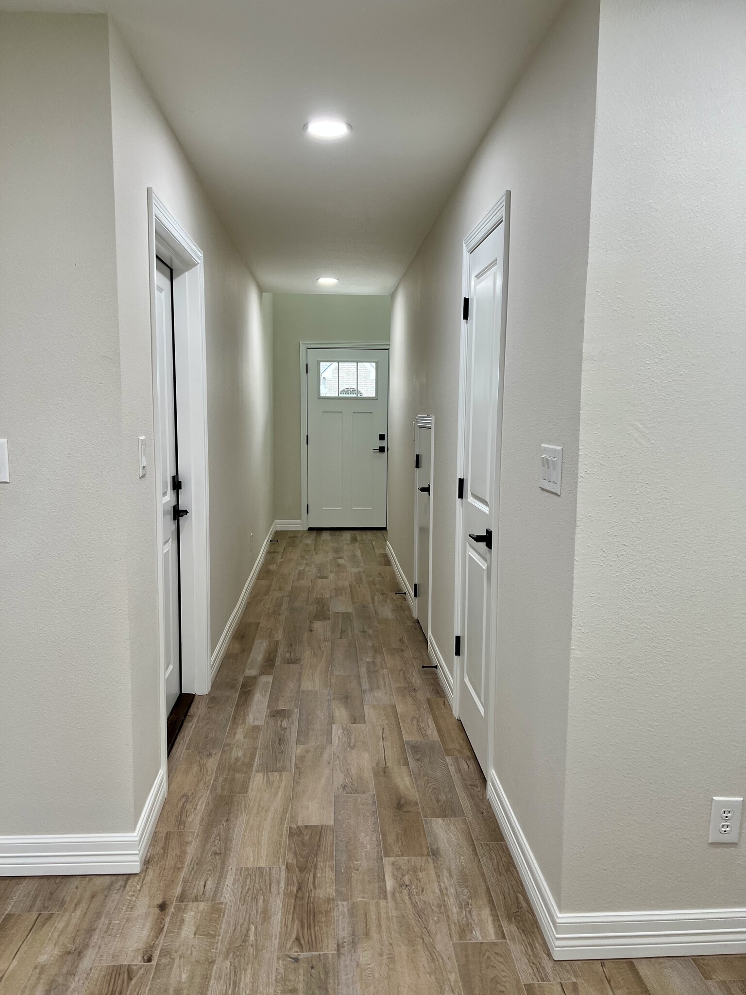 Building Photo - 545 S 28th St