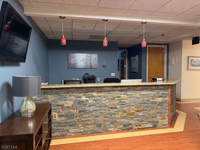 Building Photo - 16 Pocono Rd