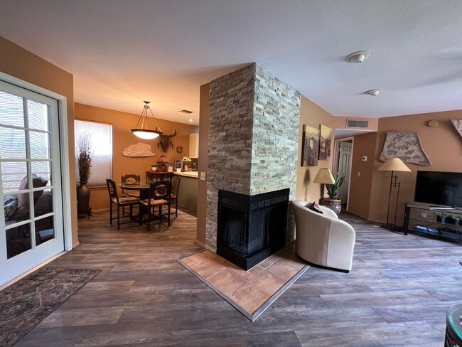 Building Photo - 6655 N Canyon Crest Dr