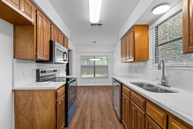 Building Photo - 6007 Brentcove Dr