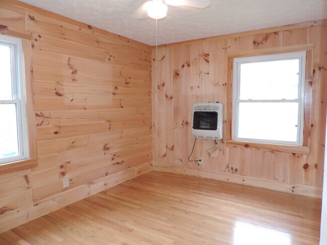 Building Photo - 3/1.5 in Vilas; Easy Access and Close to Boone!