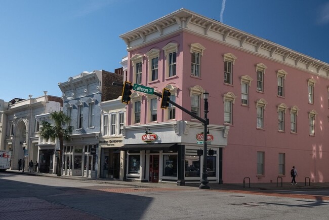 Building Photo - Stunning 2-Story Loft in the Heart of Downtown