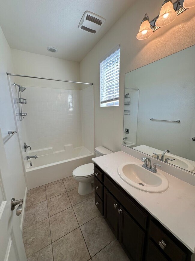 Building Photo - 2240 Carbondale Way