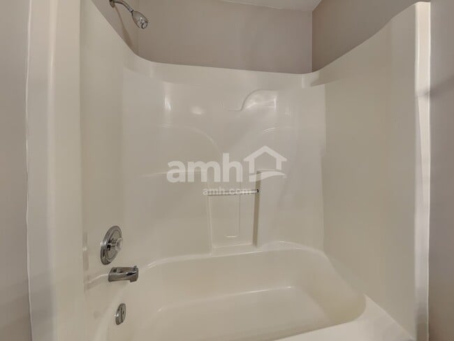 Building Photo - 8601 Sycamore Ct