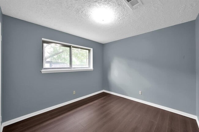 Building Photo - 27110 Jimmy Ln