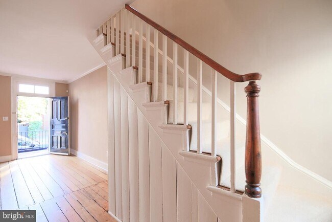 Building Photo - 217 S Lee St