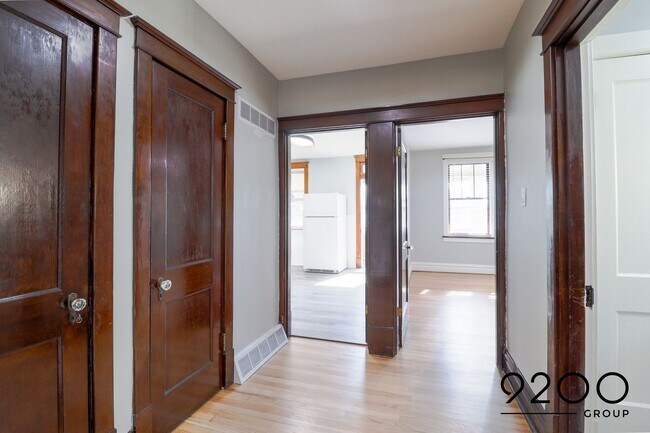 Building Photo - Newly Renovated 2Bed/1Bath in Charming Sou...