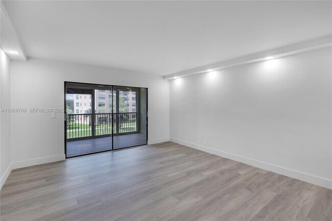 Building Photo - 14475 Strathmore Ln