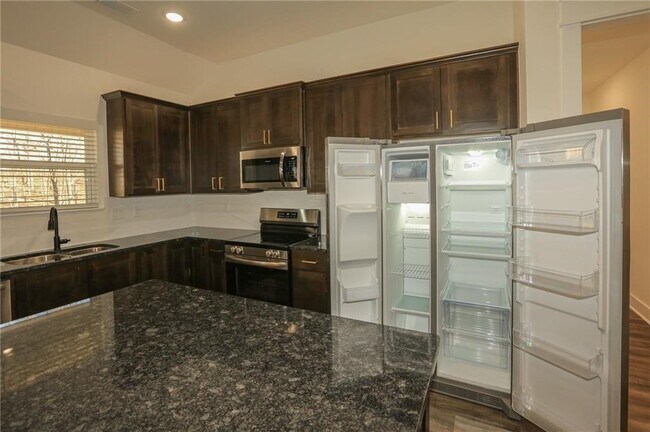 Building Photo - 12 Celtic Dr