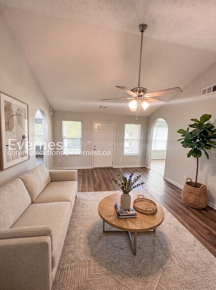 Building Photo - 908 Castle Ct