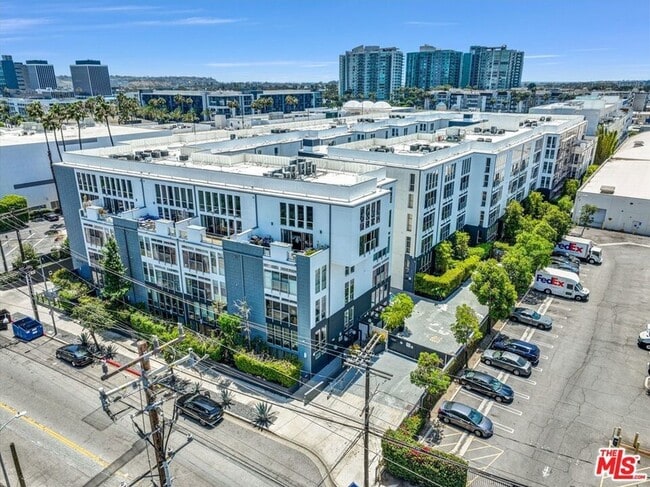 Building Photo - 4215 Glencoe Ave
