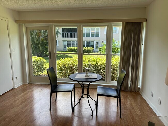 Building Photo - 142 Palm Dr