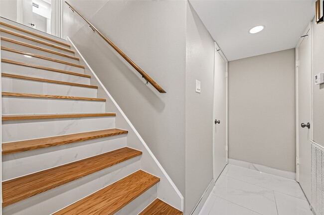 Building Photo - 6649 De Moss Dr
