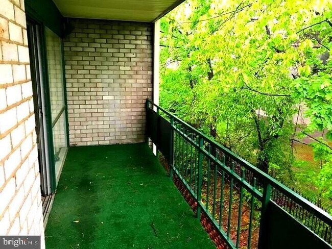 Building Photo - 9282 Adelphi Rd