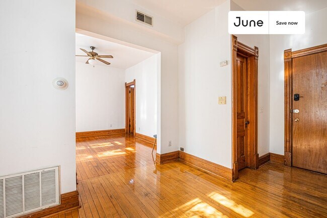 Building Photo - 3134 N Southport Ave