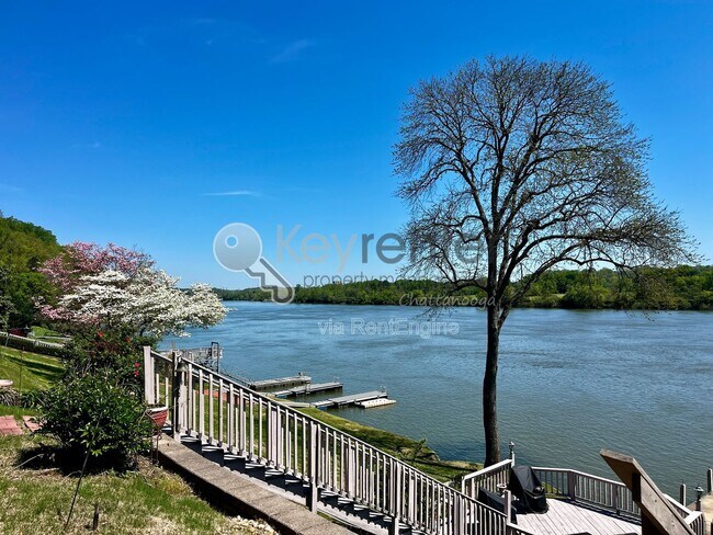 Building Photo - 3166 Waterfront Dr
