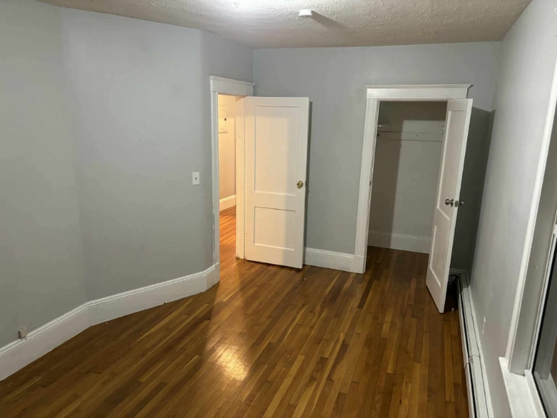 Building Photo - 118 Sheridan St