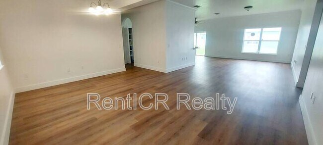 Building Photo - 2723 Woodstream Cir