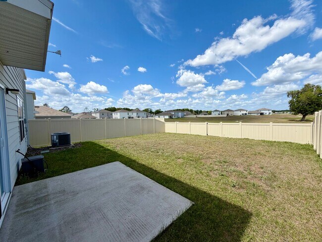 Building Photo - Beautiful Home in Newberry, FL – Spacious, Modern, and Peaceful Living