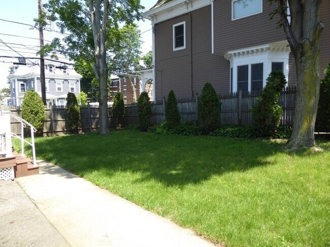 Building Photo - 126 Lowell St