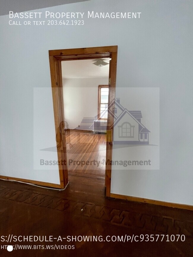 Building Photo - 617 Elm St