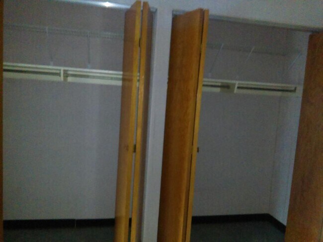 1 Bedroom Closets - 112 US Oval