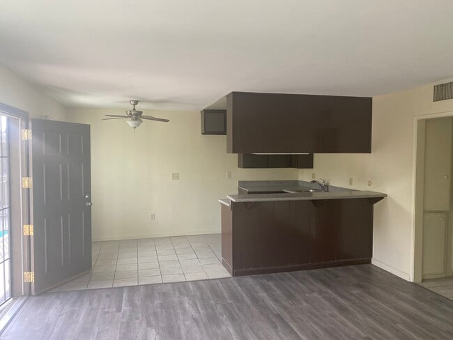 Kitchen / Dinning - 10109 Buford Ave