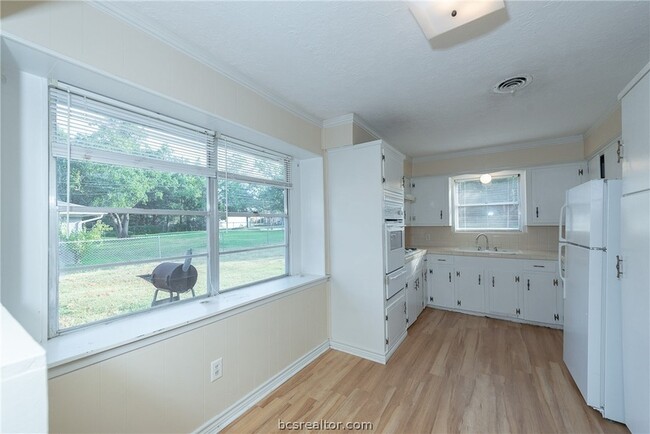 Building Photo - 2317 Carter Creek Pkwy