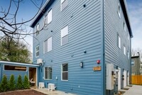 Building Photo - 51M - NE Davis St