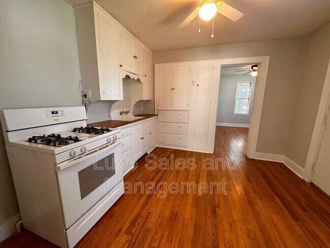 Building Photo - 503 N Baumann Ave