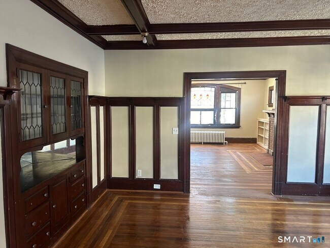 Building Photo - 304 Edgewood St