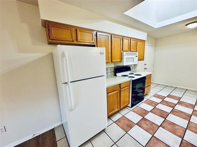 Building Photo - 5207 Thunderbird St
