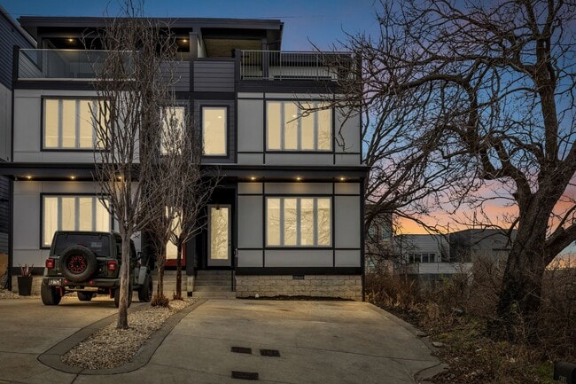 Building Photo - 418 37th Ave N