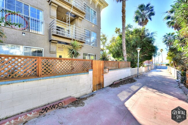 Building Photo - 26 Breeze Ave