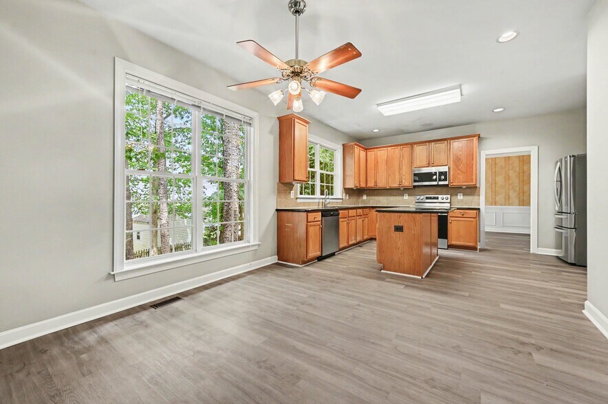 Building Photo - 1203 Fairfax Woods Dr