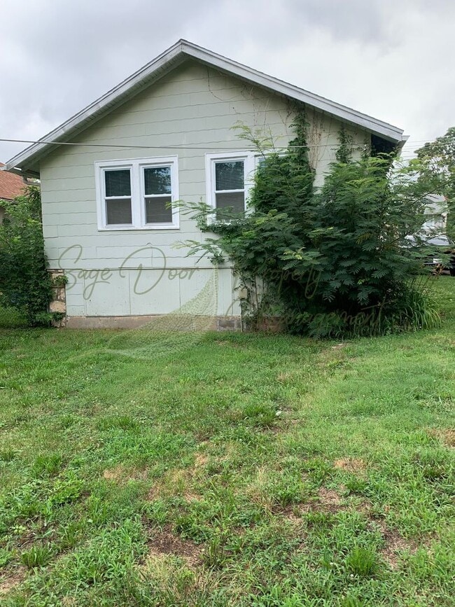 Building Photo - RENT SPECIAL!!!