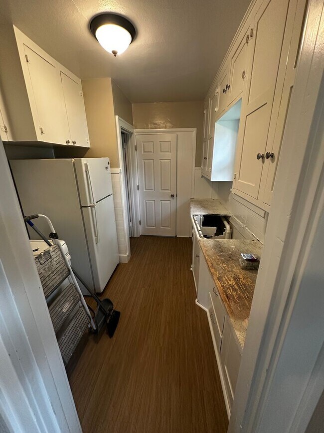 Building Photo - Updated Home Available July 1st