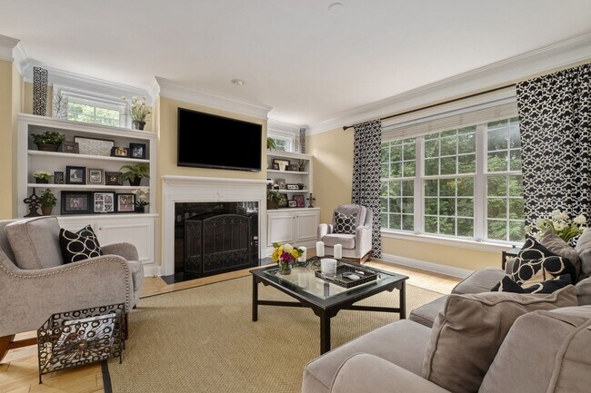 Building Photo - 1015 Crimson Clover Dr