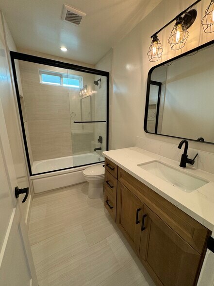 Building Photo - 10434 Baird Ave