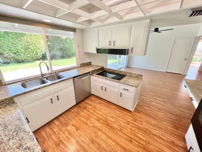 Building Photo - Spacious 3BR Single-Story Residence | Central Air, Fireplace, Private Backyard Retreat