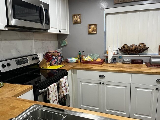 Building Photo - 8000 Lagos de Campo Blvd