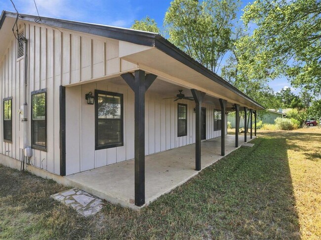 Building Photo - 1303 Lovers Ln
