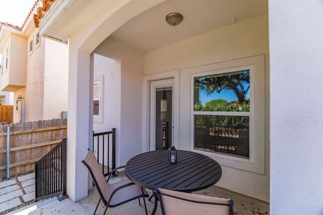 Building Photo - BEAUTIFUL PALLATIUM VILLAS 2-BEDROOM